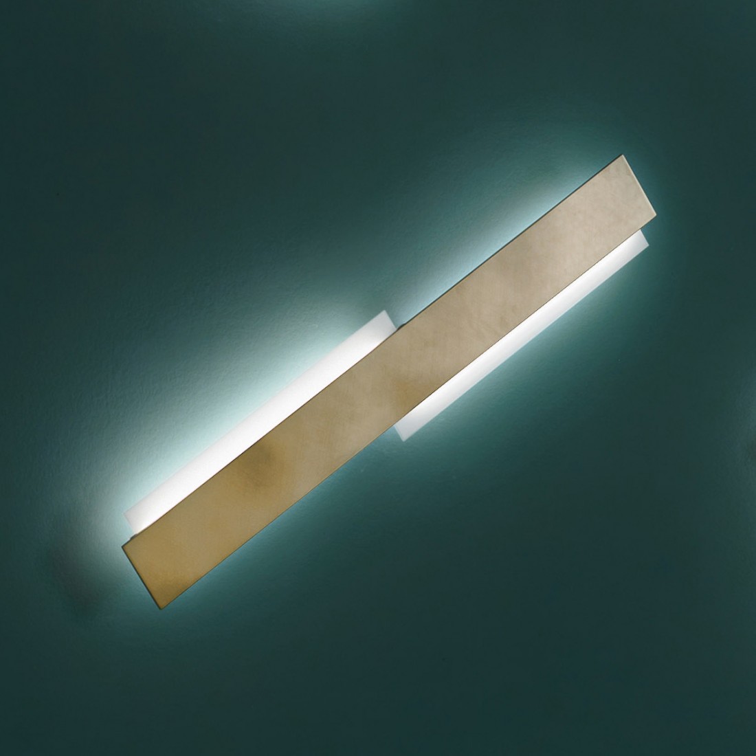 Aplique moderno rectangular con módulo LED integrado, luz cálida