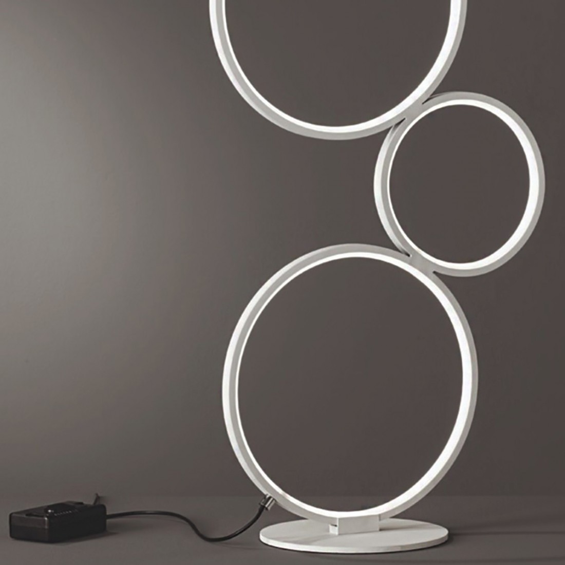 Piantana moderna ad anelli Rondo Trio Lighting 422610532