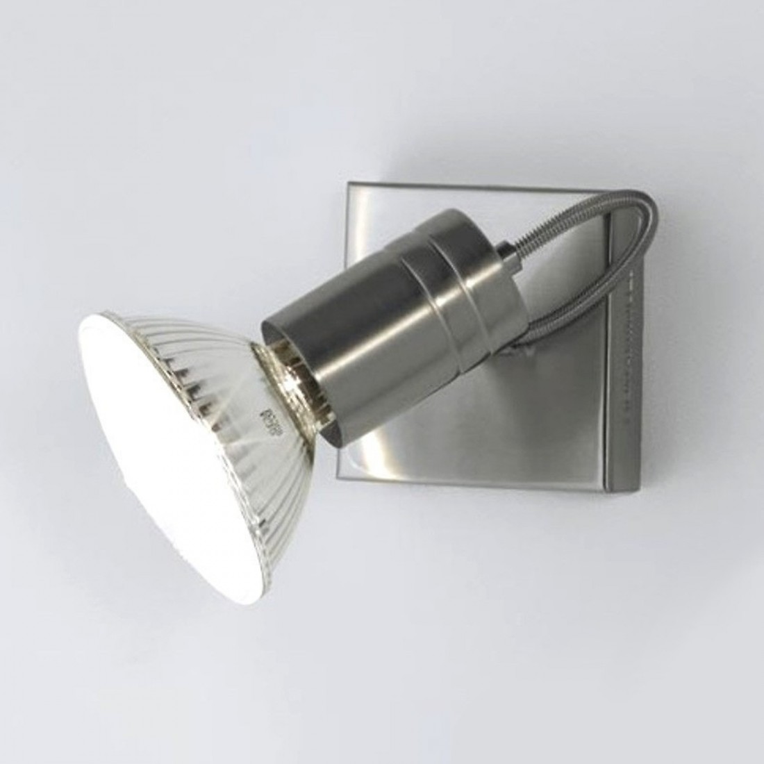 Redonner vie à un lampadaire halogène grâce aux ampoules LED