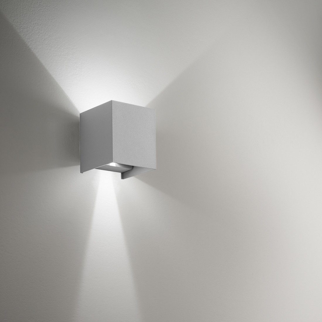 Applique Gea Led aluminium Gea Led HENK Q GES862N LED IP54modern cube