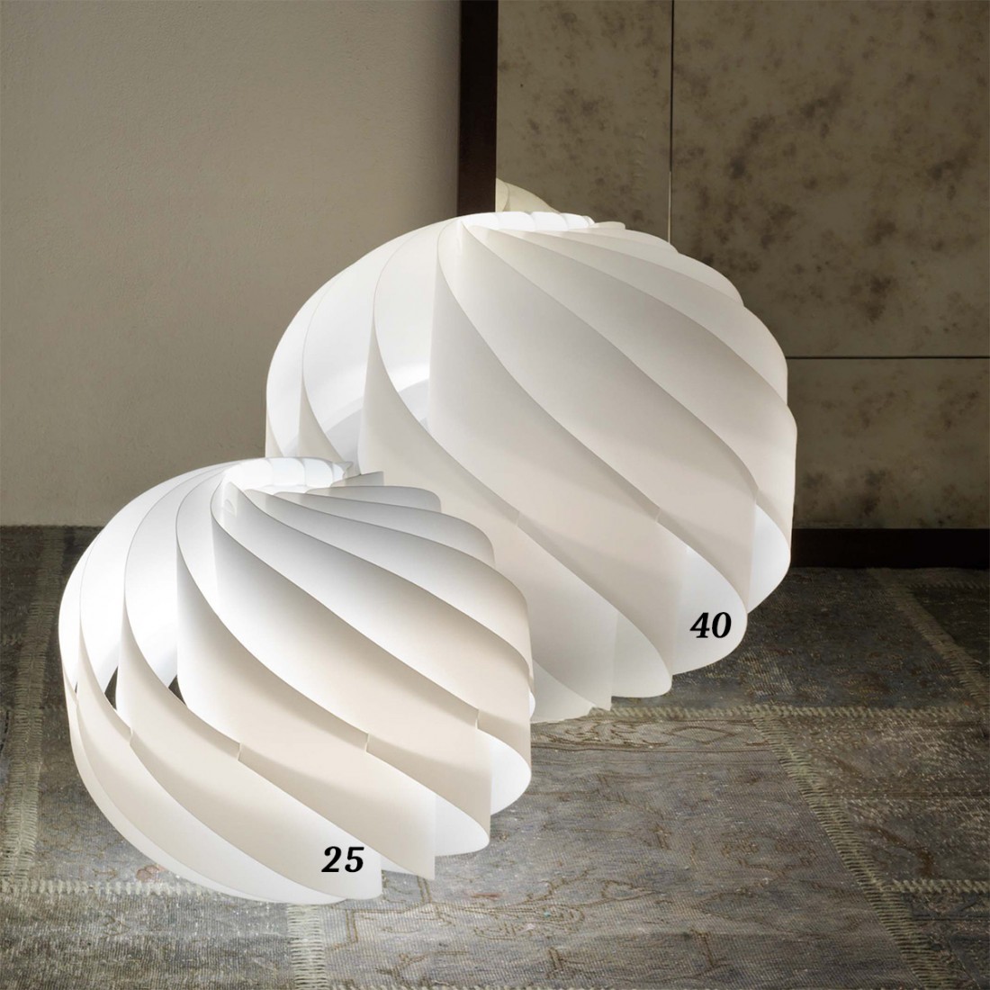 Lampe de table moderne en plastique blanc, culot E27.